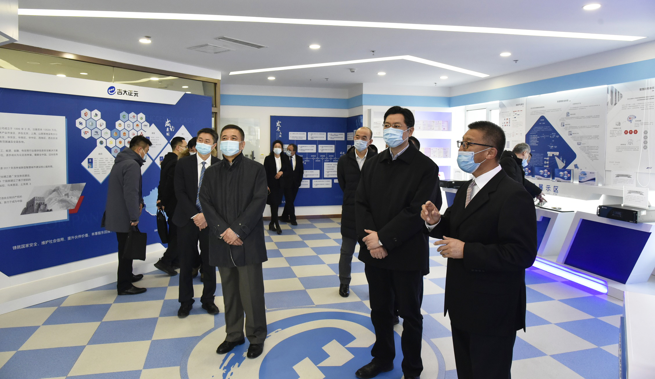 蔡东副省长到香港宝典免费资料网走访慰问